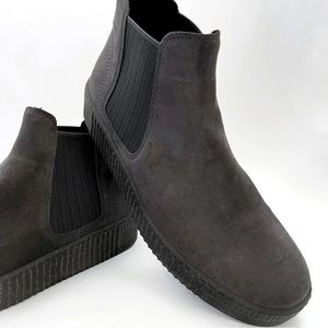 *New* GABOR LOURDES WOMEN’S CHELSEA ANKLE BOOTS Pepper Suede Size 9.5 US NWT $62